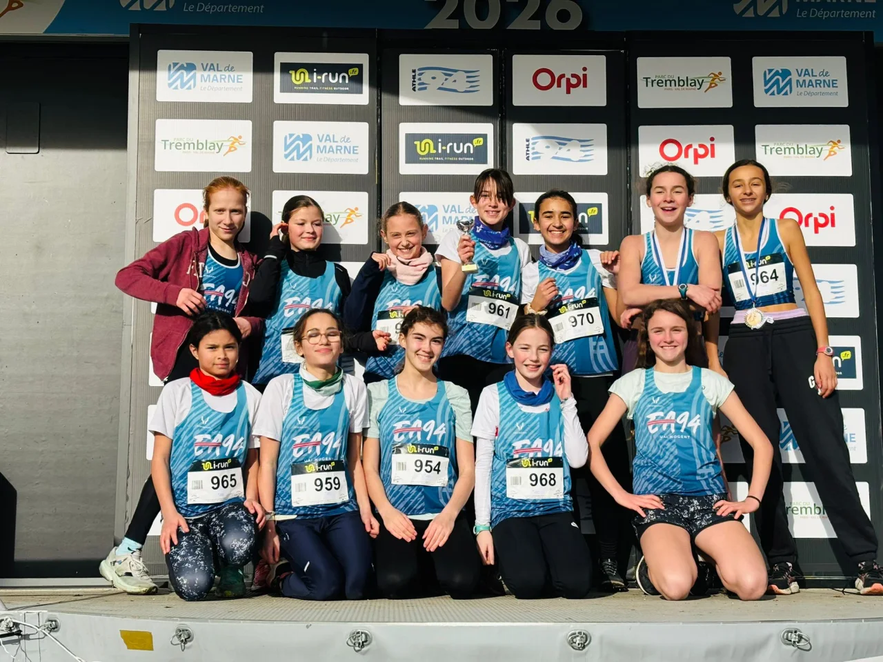 L’équipe féminine sur le podium du cross départemental